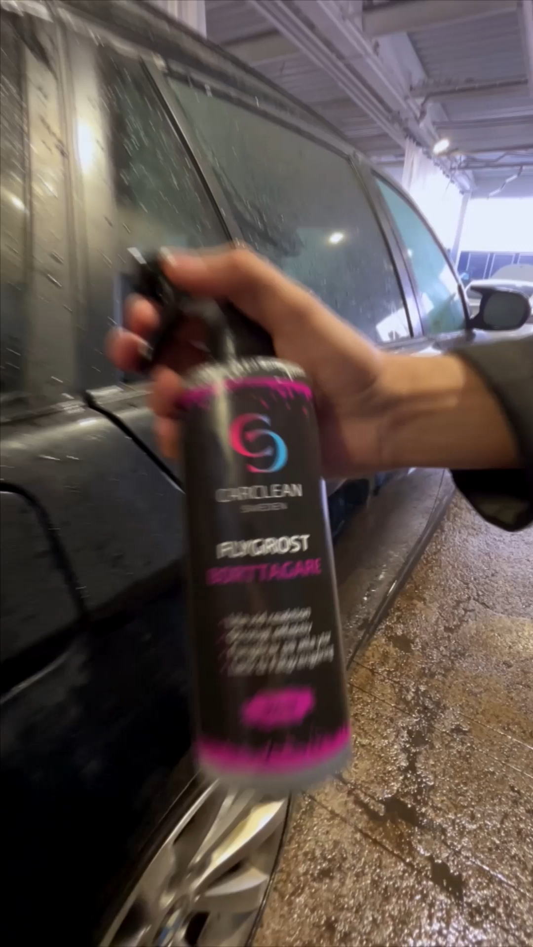 CarClean Flygrostborttagare 500ml flaska, effektiv för att avlägsna flygrost, bromsdamm och inbränd smuts från fälgar och ytor. Kraftfull rengöring med visuell indikator för snabb och enkel applicering.